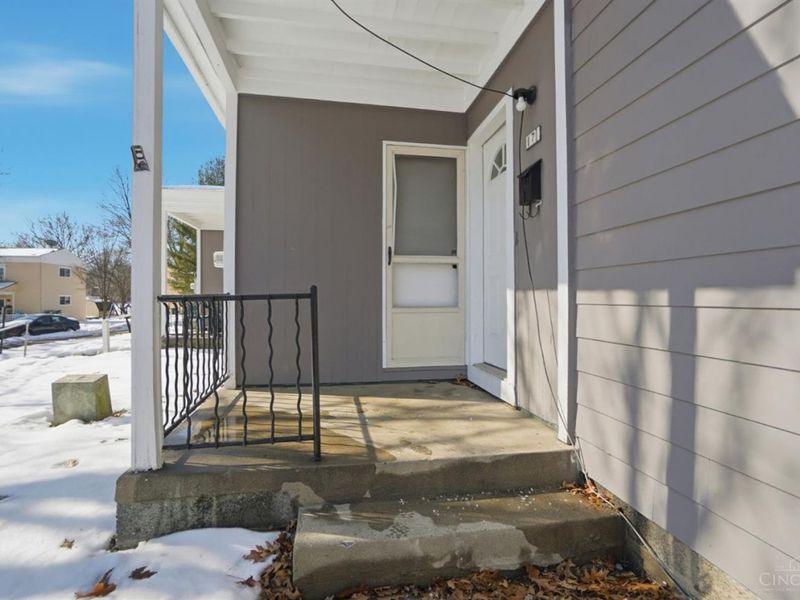 17 Chalmers Court, Greenhills, OH 45218 Photo 4