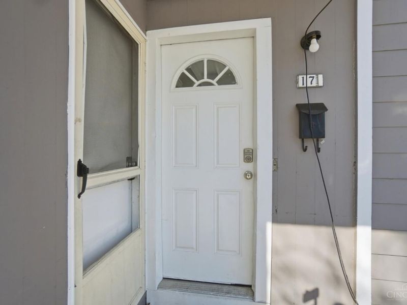 17 Chalmers Court, Greenhills, OH 45218 Photo 5