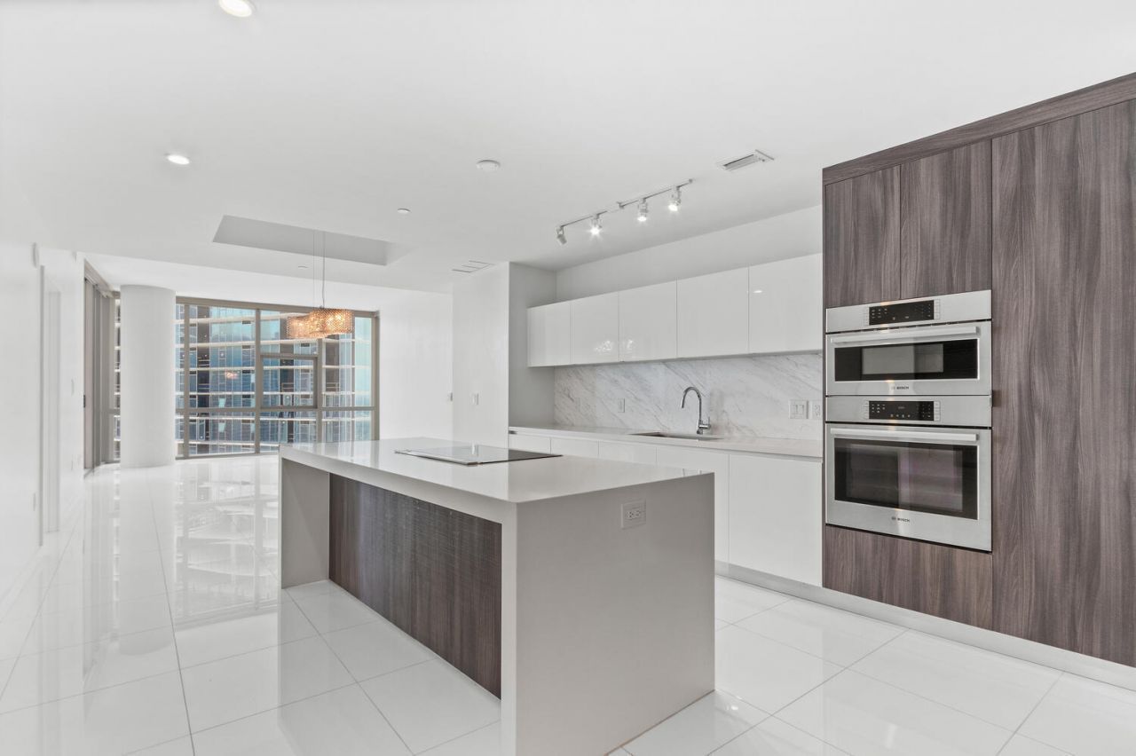 851 NE 1st Avenue, Unit 3512, Miami, FL 33132 Photo