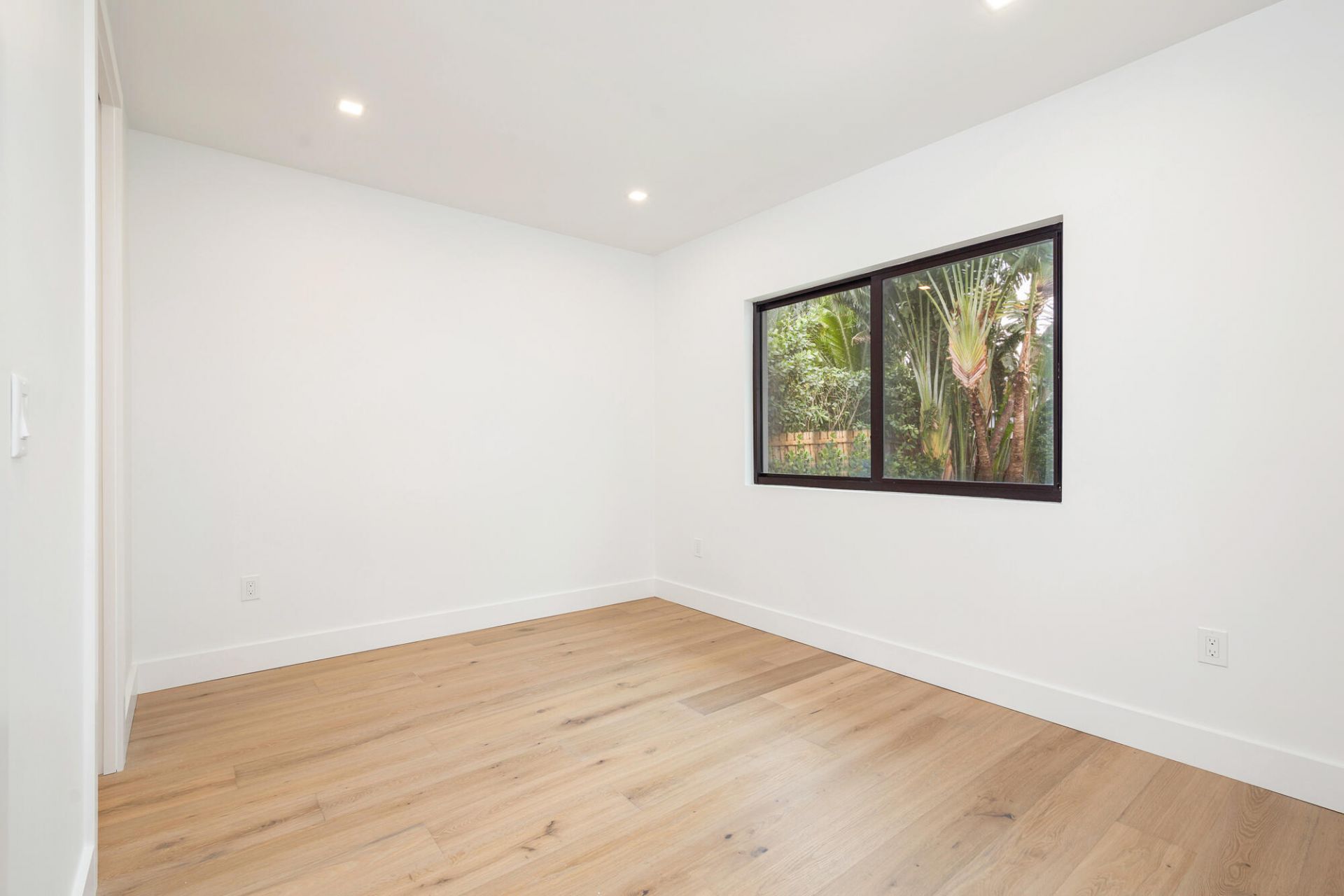 350 Colonial Road, West Palm Beach, FL 33405 Photo