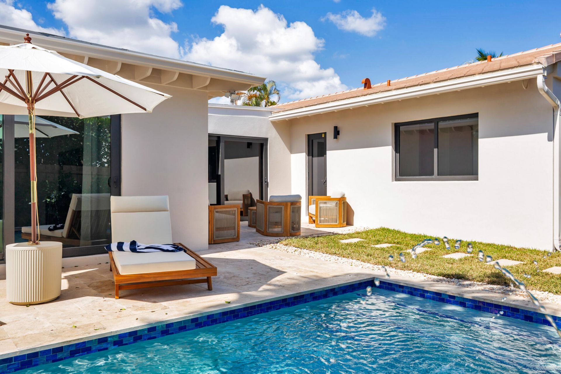 350 Colonial Road, West Palm Beach, FL 33405 Photo