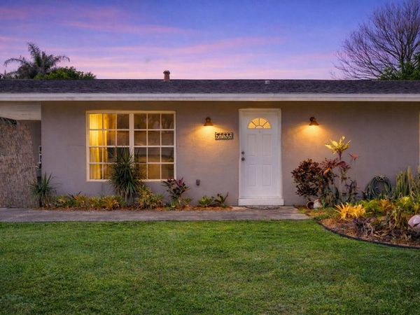 464 SE Asbury Lane, Port Saint Lucie, FL 34983