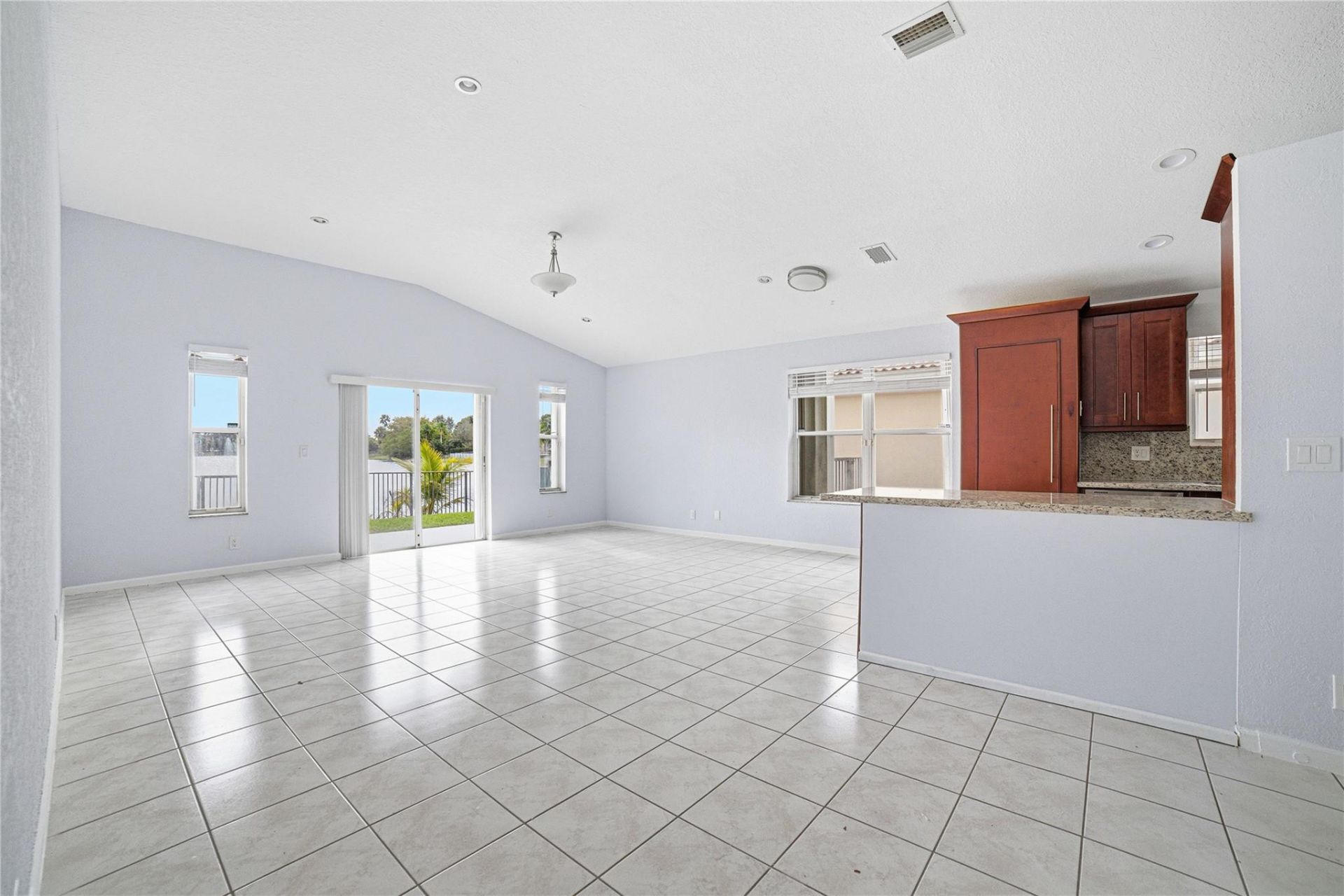 711 NW 182nd Way, Pembroke Pines, FL 33029 Photo