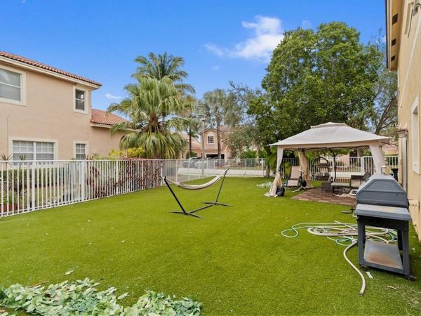 904 NW 126th Ave, Coral Springs, FL 33071