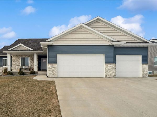 1389 Cardinal Drive, Fairfax, IA 52228