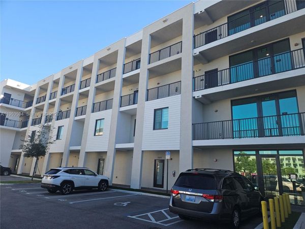 8001 NW 41st St, Unit F-206, Doral, FL 33166