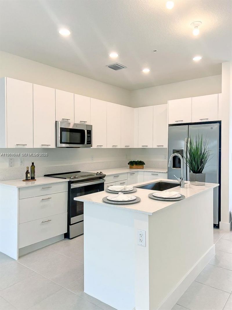 8001 NW 41st St , Unit F-206, Doral, FL 33166 Photo