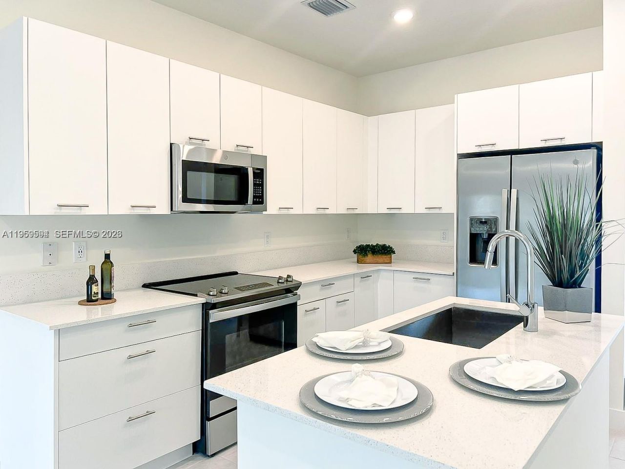 8001 NW 41st St, Unit F-206, Doral, FL 33166 Photo