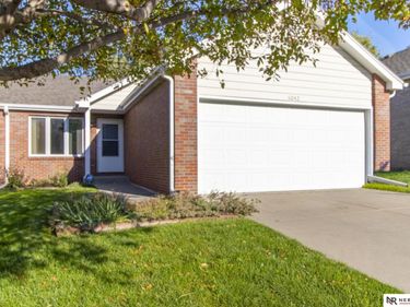 6042 Old Farm Circle, Lincoln, NE 68512