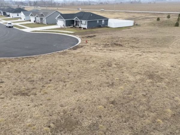 3 Crossing Court, Peru, IL 61354