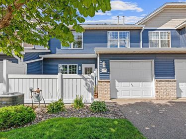 422 Hickory Lane N, Oakdale, MN 55128