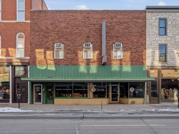 1033 Main Street, Dubuque, IA 52001