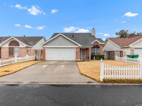 928 Village Lane, Fort Walton Beach, FL 32547