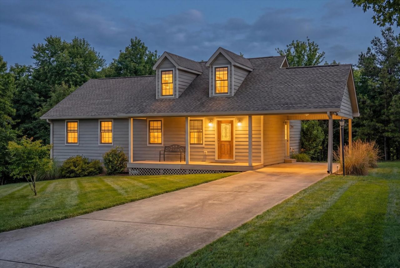 104 Oak Crest Dr, Tennessee Ridge, TN 37178 Main Photo