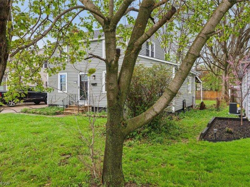 513 Gulf Road, Elyria, OH 44035 Photo 4