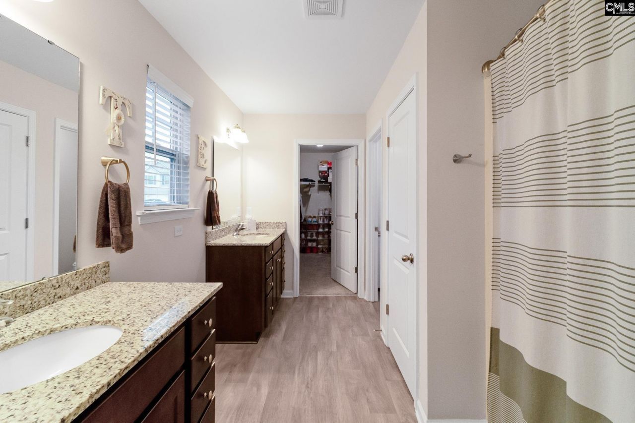 205 Carriagebrook Circle Photo 17