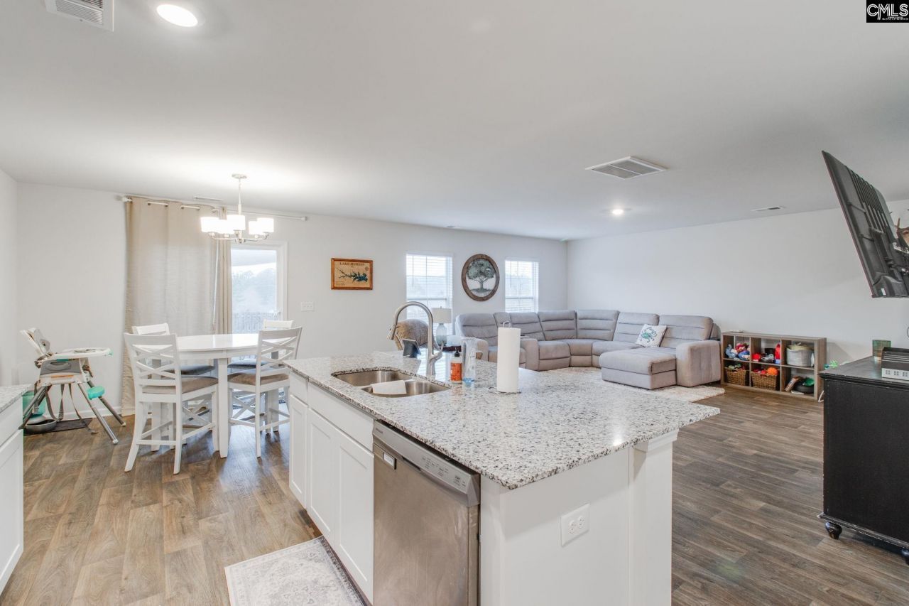 325 Chetsley Drive Photo 13