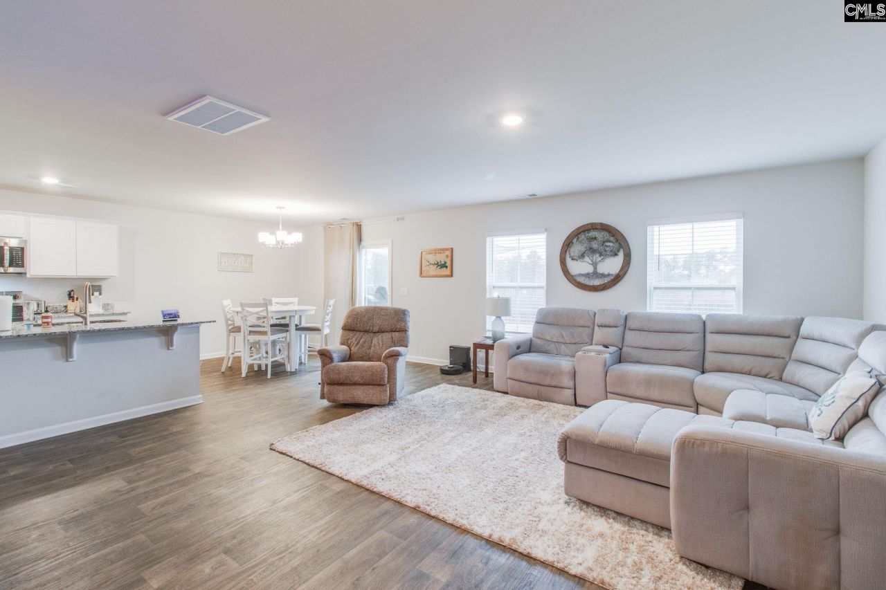 325 Chetsley Drive Photo 7