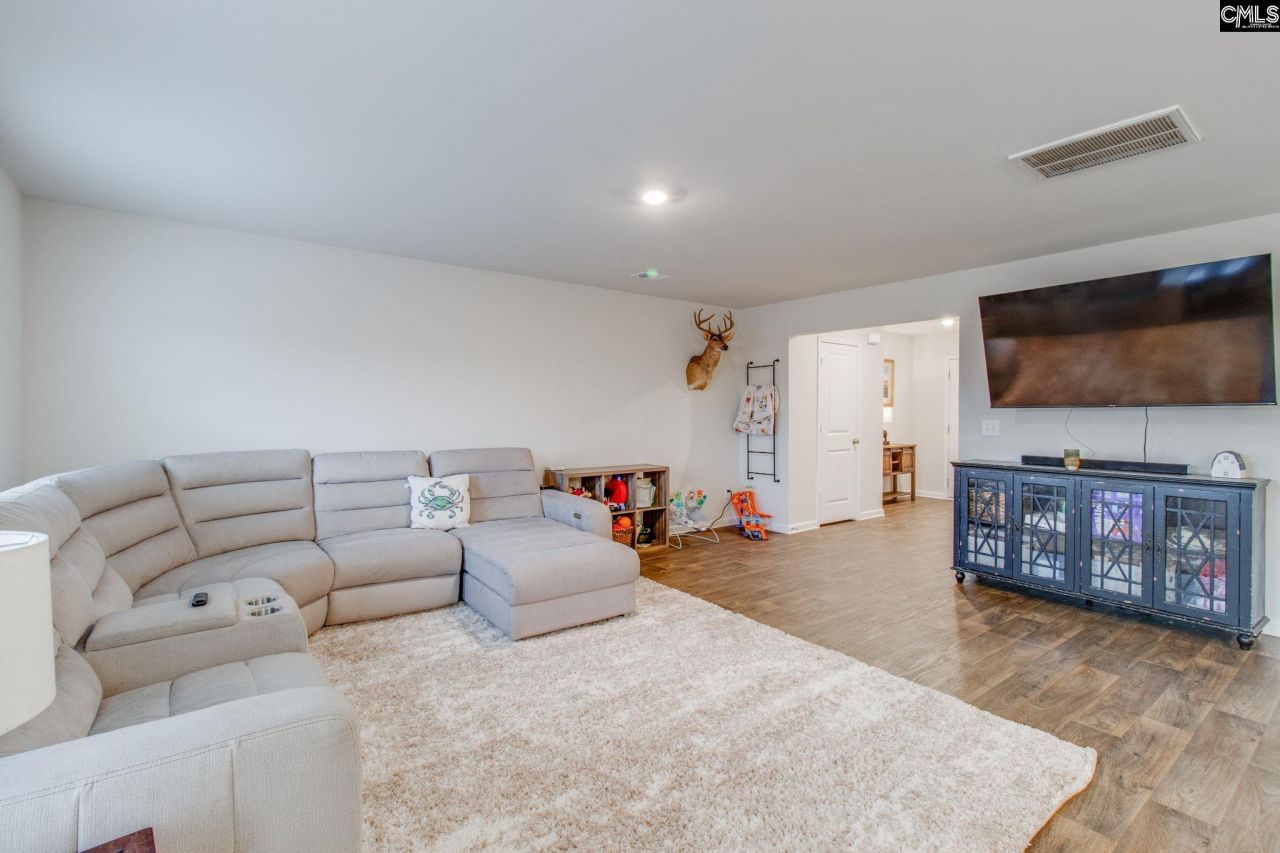 325 Chetsley Drive Photo 9