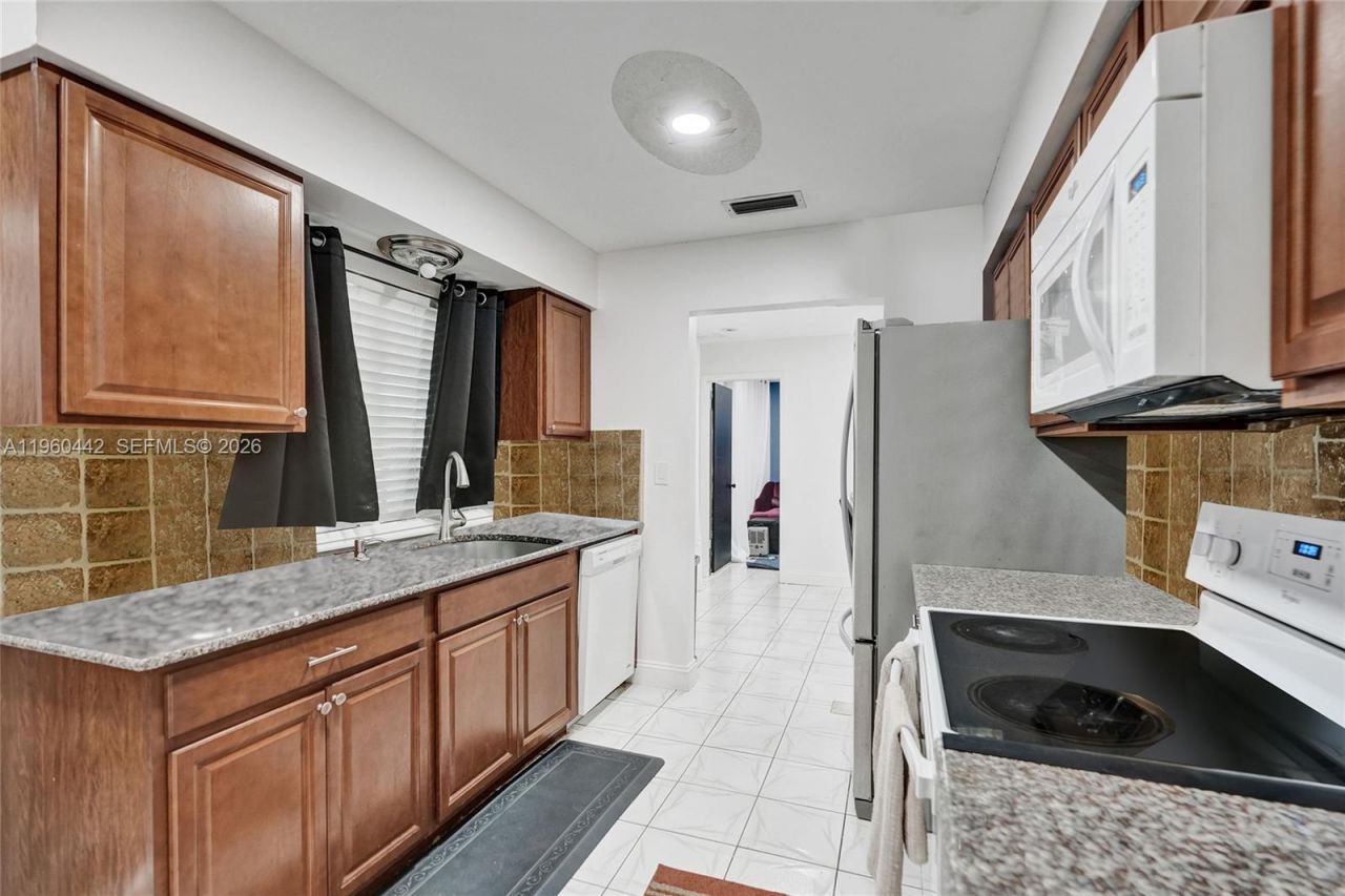 9607 NW 81st St , Tamarac, FL 33321 Photo