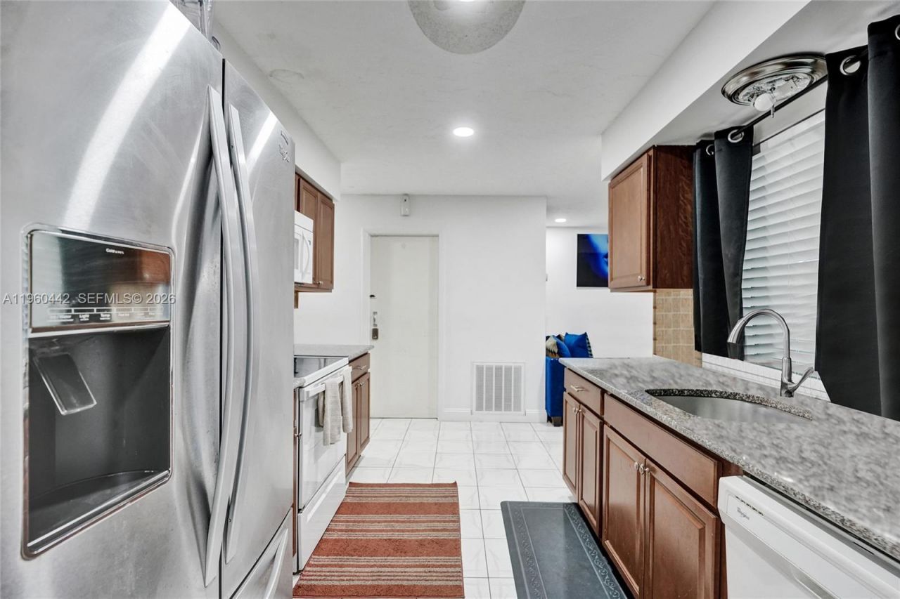 9607 NW 81st St , Tamarac, FL 33321 Photo