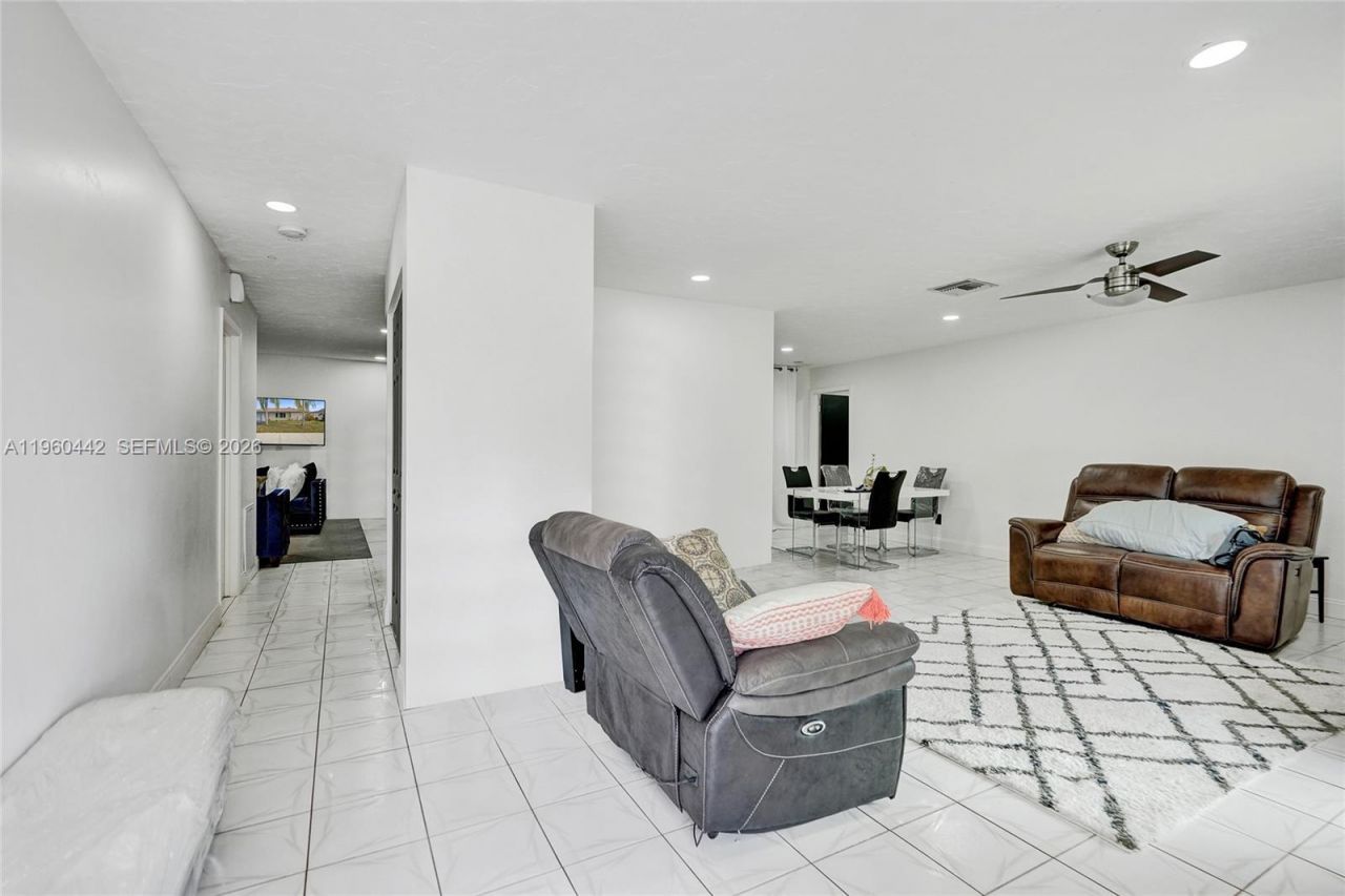 9607 NW 81st St , Tamarac, FL 33321 Photo