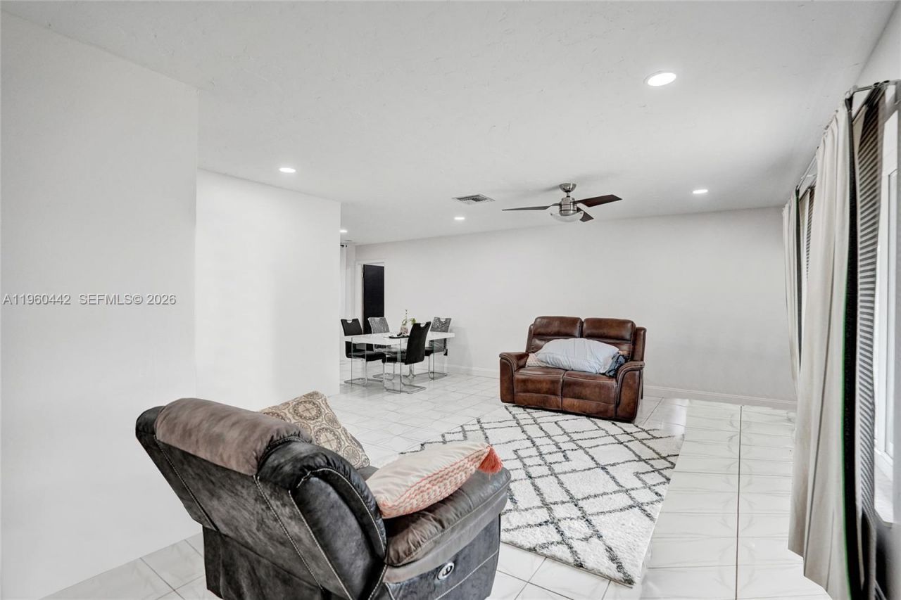 9607 NW 81st St , Tamarac, FL 33321 Photo