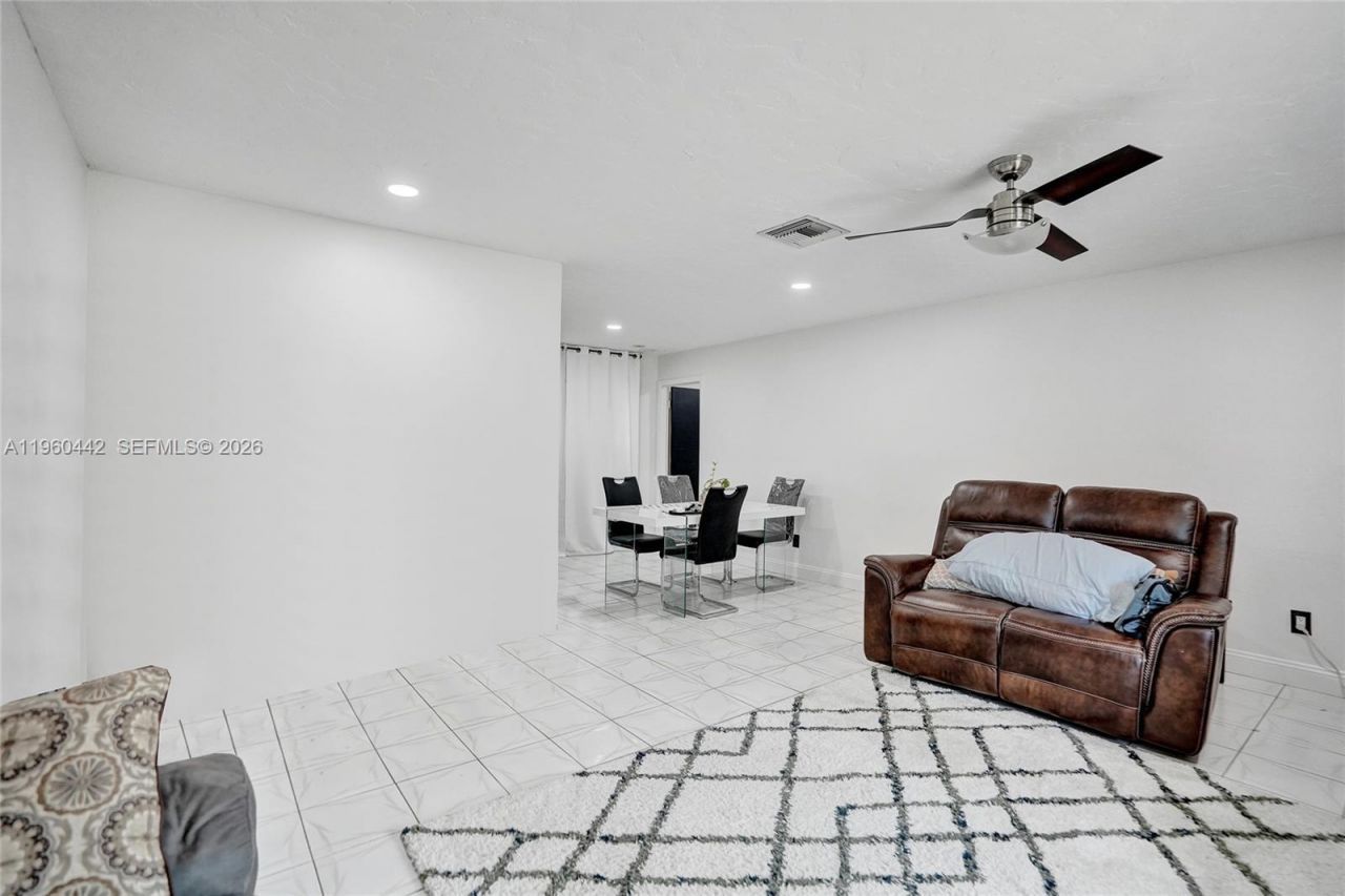 9607 NW 81st St , Tamarac, FL 33321 Photo