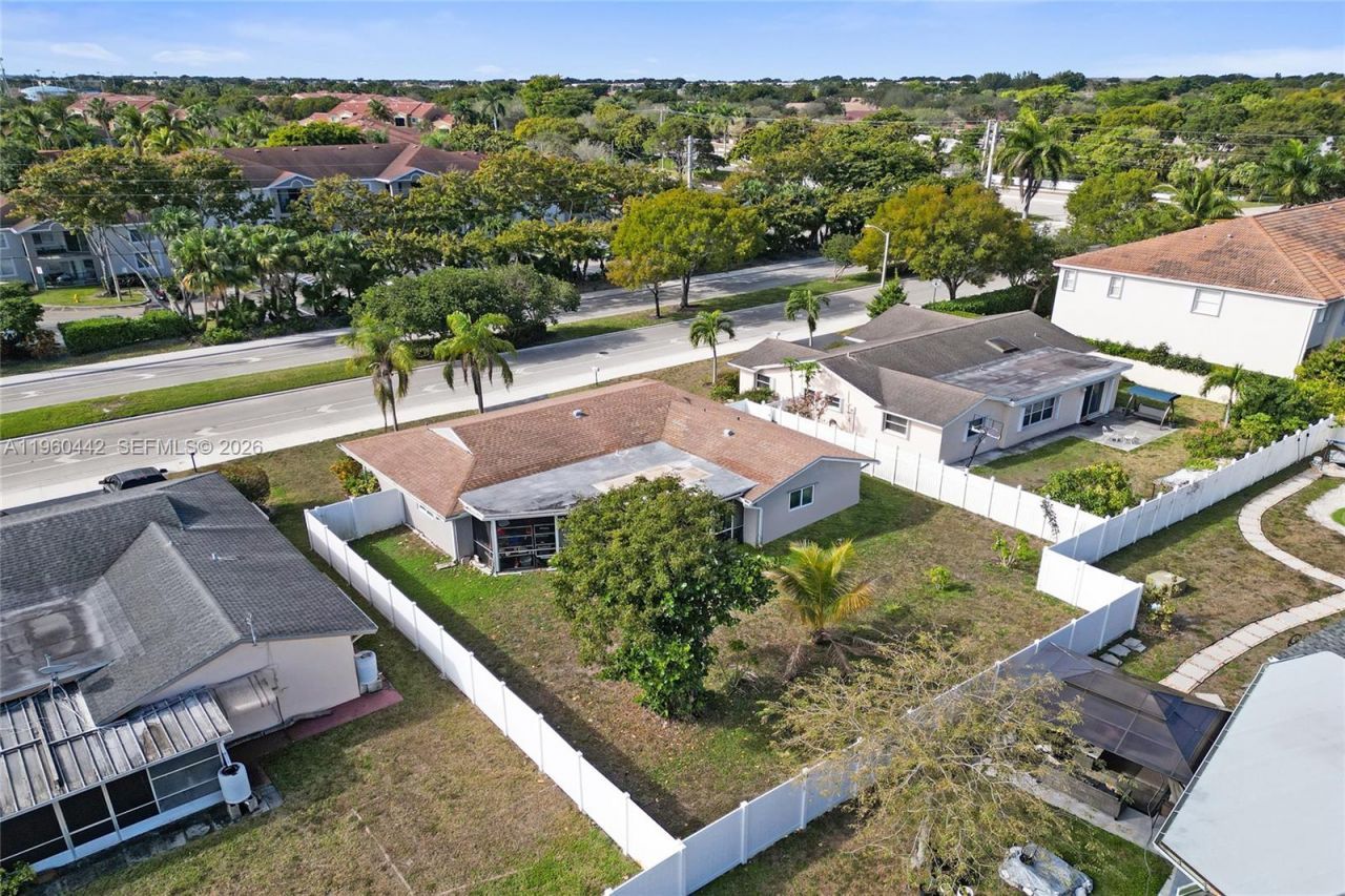 9607 NW 81st St , Tamarac, FL 33321 Photo