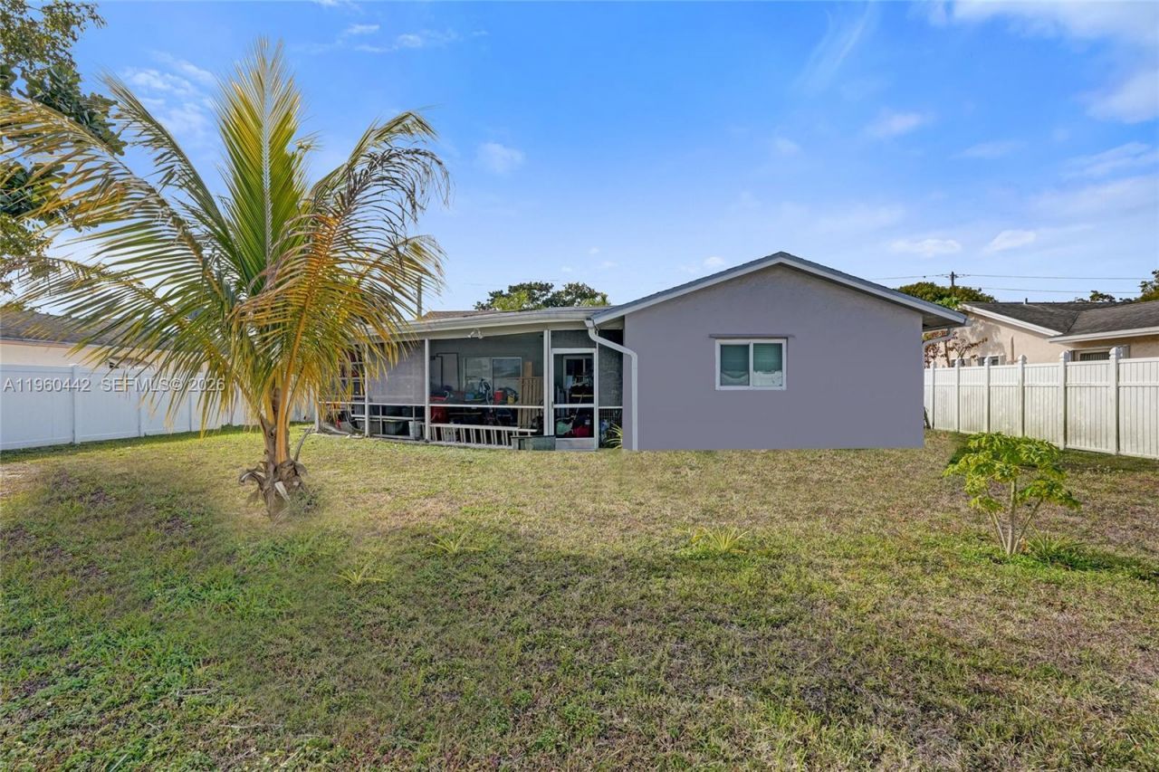 9607 NW 81st St , Tamarac, FL 33321 Photo