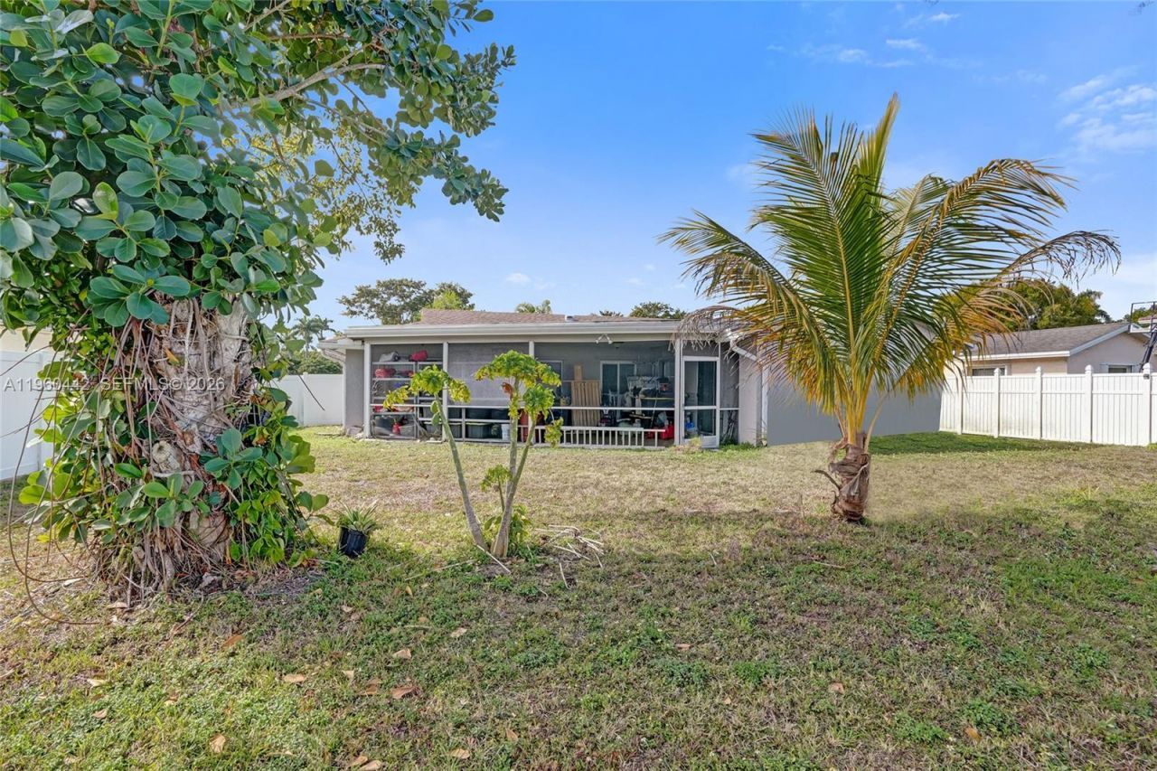 9607 NW 81st St , Tamarac, FL 33321 Photo