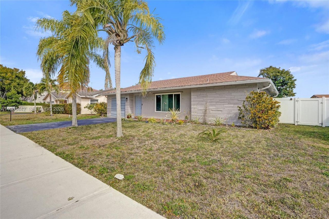 9607 NW 81st St , Tamarac, FL 33321 Photo