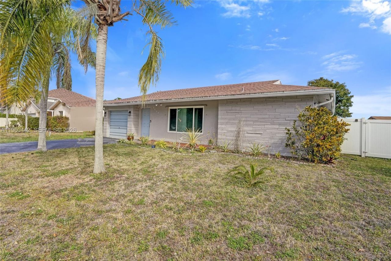 9607 NW 81st St , Tamarac, FL 33321 Photo