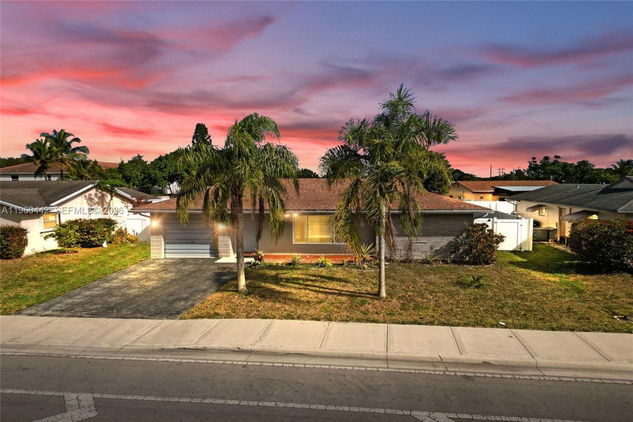 9607 NW 81st St , Tamarac, FL 33321 Photo