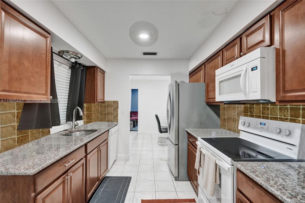 9607 NW 81st St , Tamarac, FL 33321 Photo