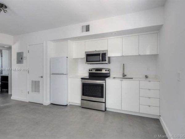 450 NE 62nd St , Miami, FL 33138