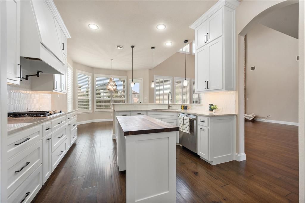 925 Sandy Hill, Burleson, TX 76028 Main Photo