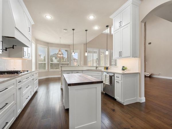 925 Sandy Hill, Burleson, TX 76028