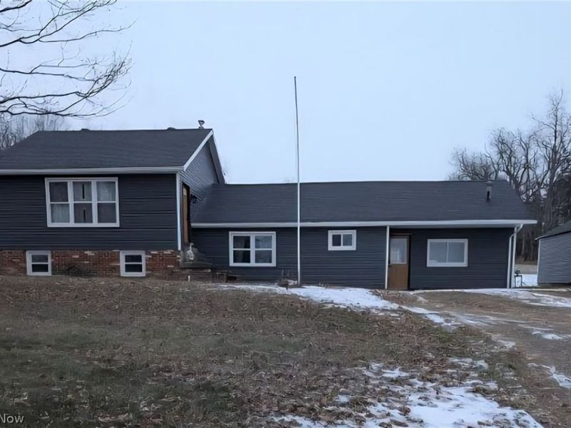 3915 Orchardview Drive SE, East Canton, OH 44730 Photo 1