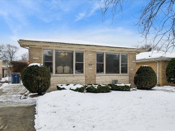 718 Lawler Avenue, Wilmette, IL 60091