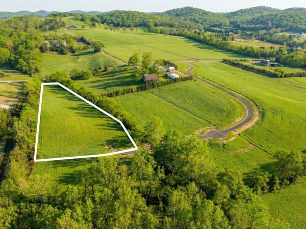 3016 Blythe Meadow Ln, Arrington, TN 37014