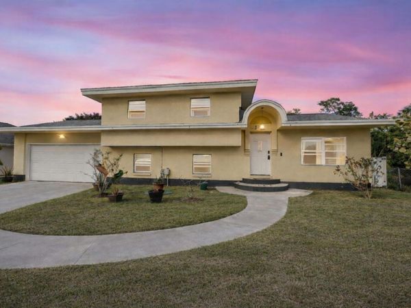 517 NW Floresta Drive, Port Saint Lucie, FL 34983