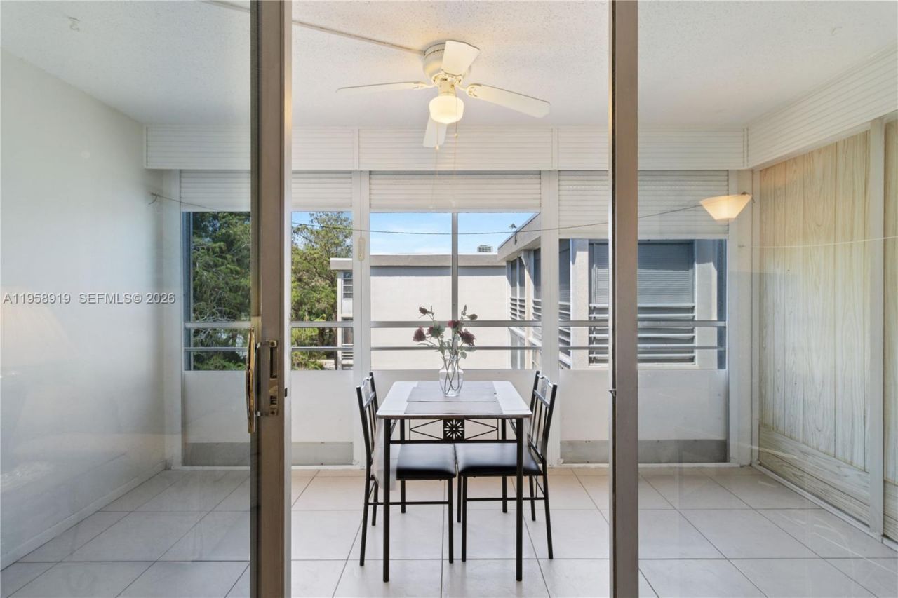 4850 NW 29th Ct , Unit 423, Lauderdale Lakes, FL 33313 Photo