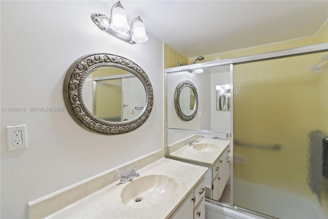 4850 NW 29th Ct , Unit 423, Lauderdale Lakes, FL 33313 Photo