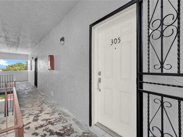 1555 W 44th Pl, Unit 305, Hialeah, FL 33012