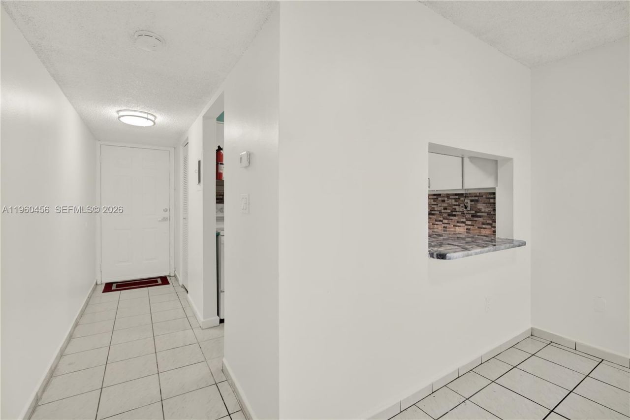 1555 W 44th Pl, Unit 305, Hialeah, FL 33012 Photo