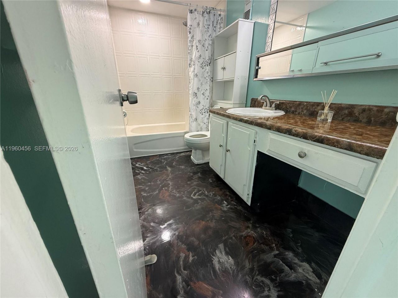 1555 W 44th Pl, Unit 305, Hialeah, FL 33012 Photo