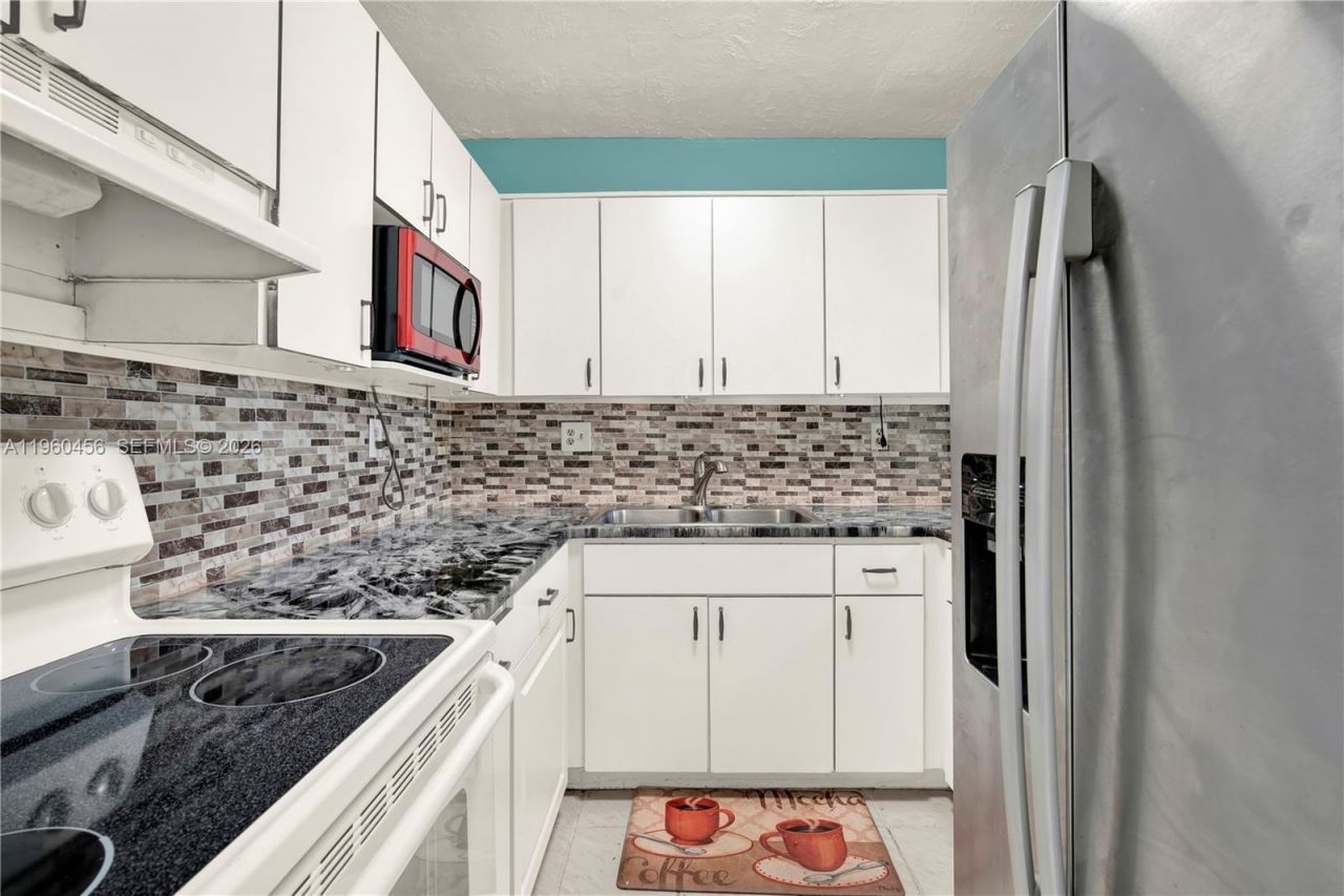 1555 W 44th Pl, Unit 305, Hialeah, FL 33012 Photo