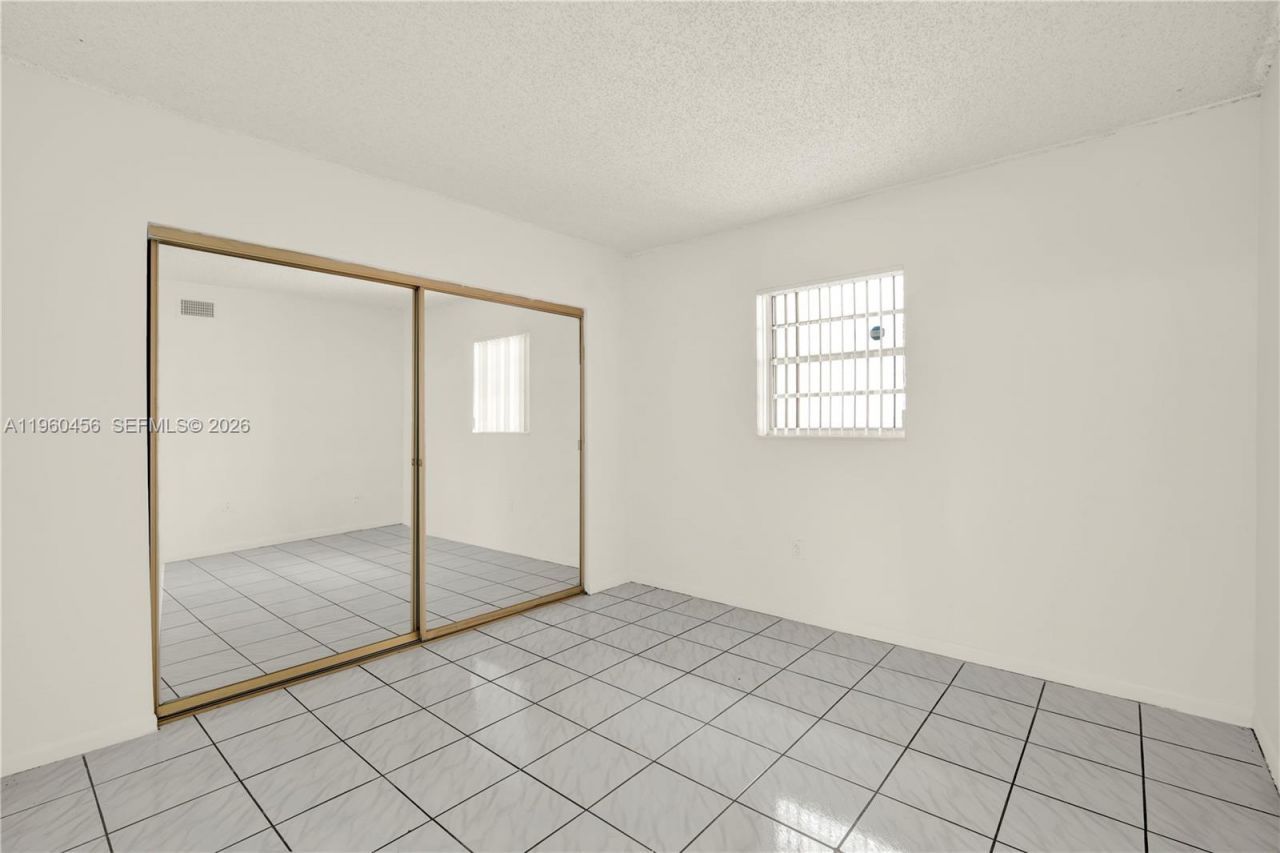 1555 W 44th Pl, Unit 305, Hialeah, FL 33012 Photo