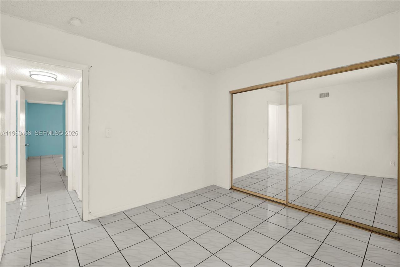 1555 W 44th Pl, Unit 305, Hialeah, FL 33012 Photo